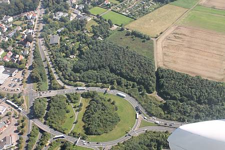 Luftaufnahme Straßen, Bäume und Felder