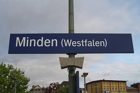 Schild Bahnhof Minden