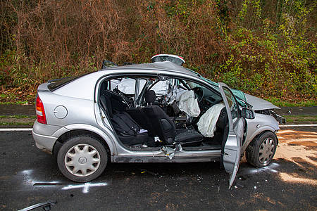 kaputtes Auto nach Unfall