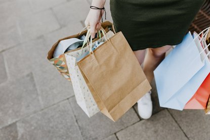 Gefüllte Tragetaschen