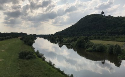 Die Weser an der Porta Westfalica mit Kaiser Wilhelm-Denkmal 