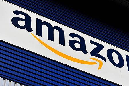 Das Amazon-Logo an einem Londoner Logistikzentrum. Foto: Nick Ansell/PA Wire/dpa