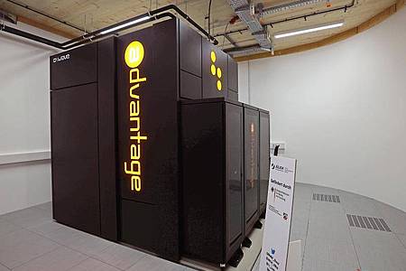 Am Forschungszentrum Jülich geht ein neues Quantencomputer-System für die Forschung an den Start. Das neue System soll in Zukunft mit den Supercomputern in Jülich zusammenarbeiten. Foto: Oliver Berg/dpa