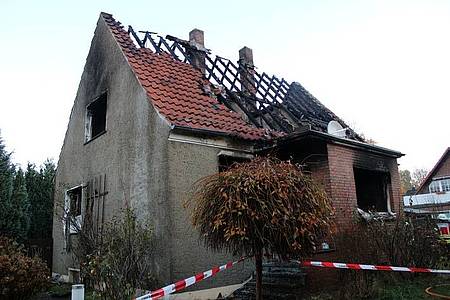 Das Haus ist infolge des Brandes nicht mehr bewohnbar.
Foto: Polizei Minden-Lübbecke