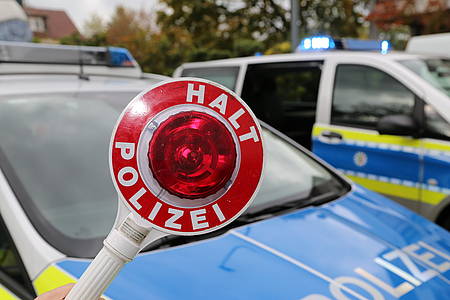 Polizeikelle Aufschrift Halt