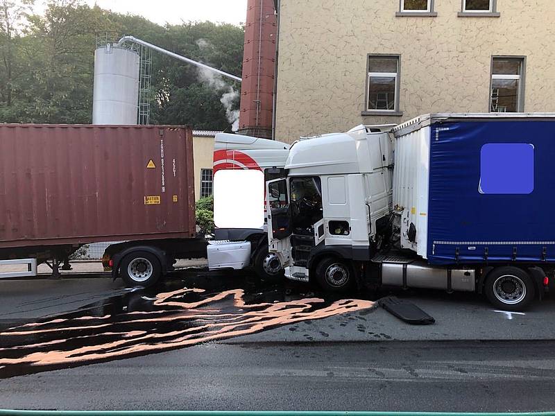 b239 in lubbecke nach lkw unfall gesperrt radio westfalica