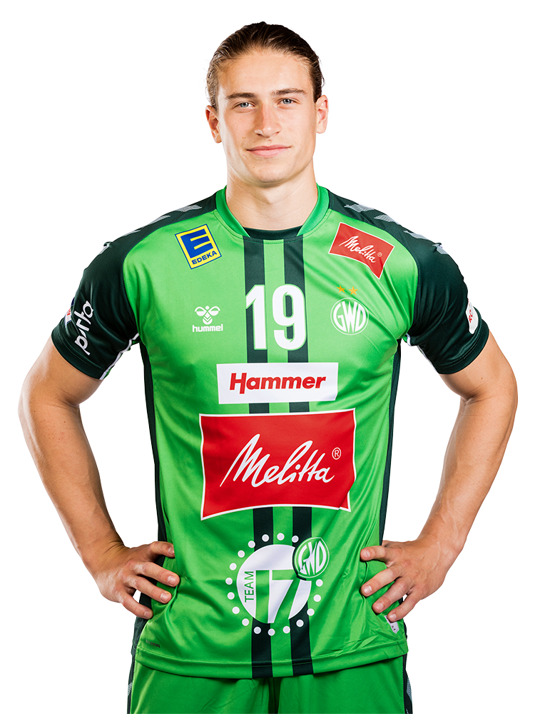 Handballspieler im schwarz grünen GWD Trikot